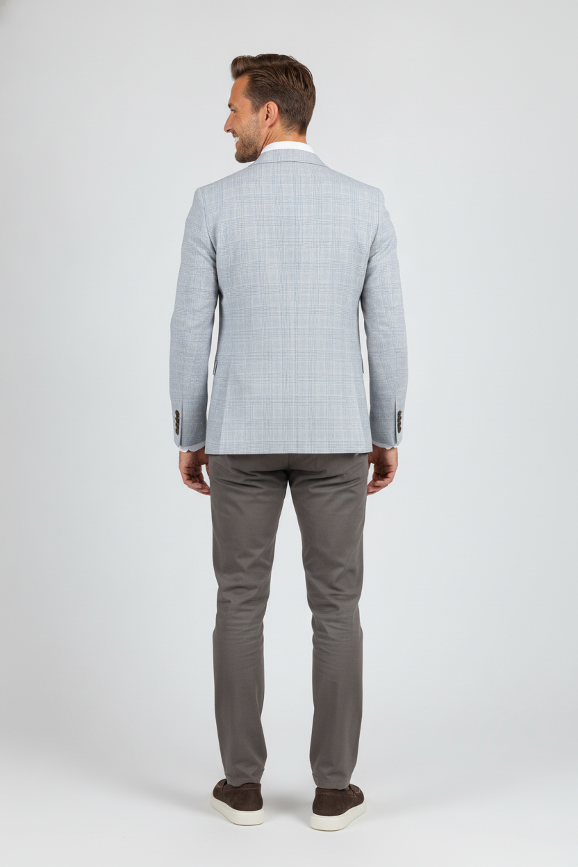 Colbert Suède Light Blue "Oslo" - Mister Steven, model achteraanzicht De Heerenkamer Utrecht