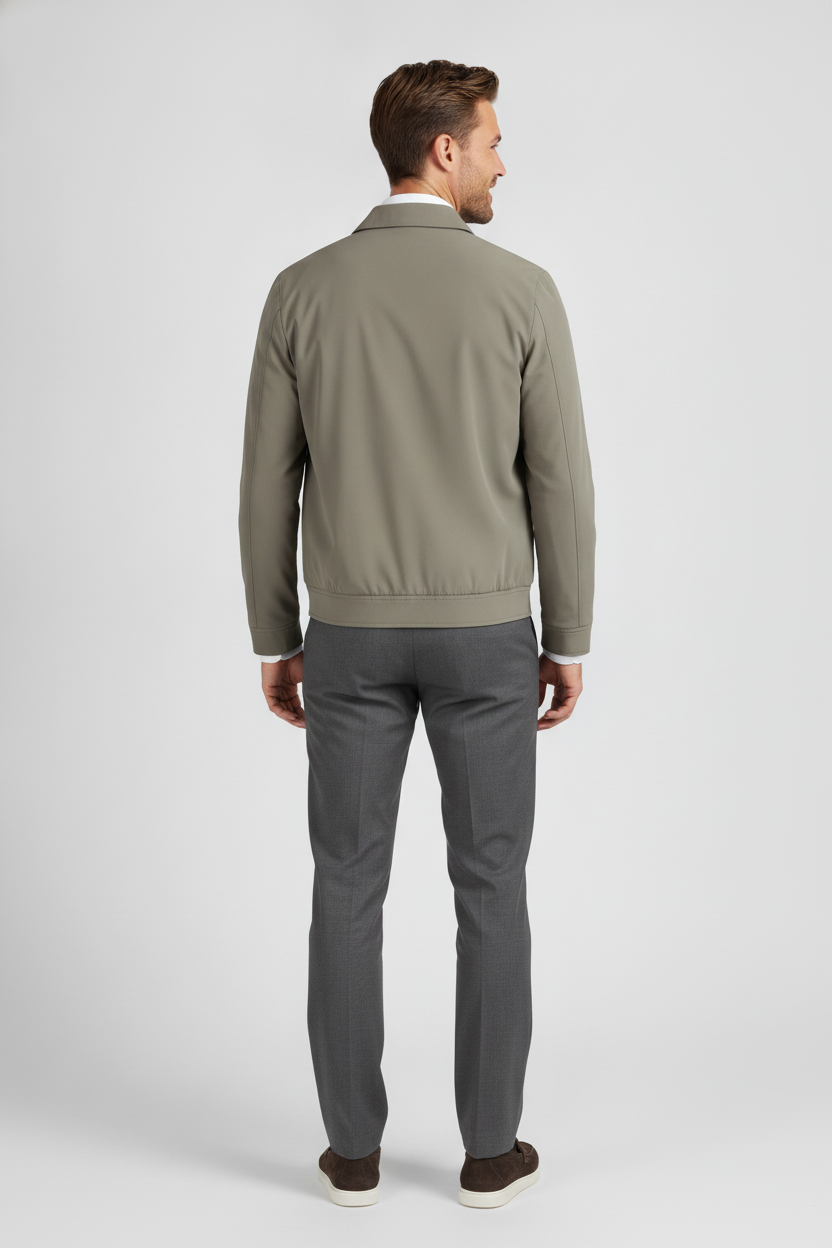 Jas Light Olive "Colborn" - Flexx, model achteraanzicht De Heerenkamer Utrecht