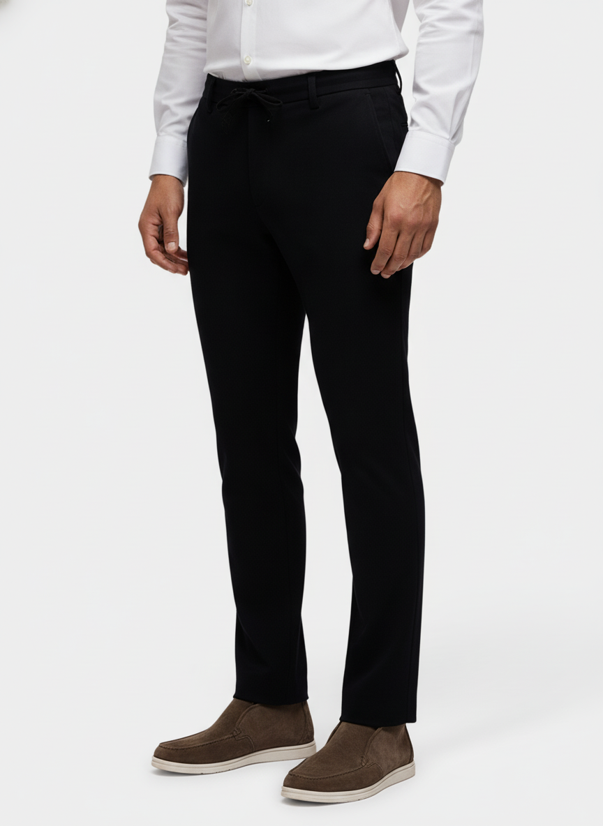 Chino Broek Navy "Carson" - Flexx, model driekwart aanzicht De Heerenkamer Utrecht