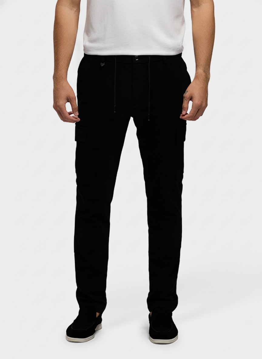 Cargo Broek Black "Borge" - Flexx, model vooraanzicht De Heerenkamer Utrecht