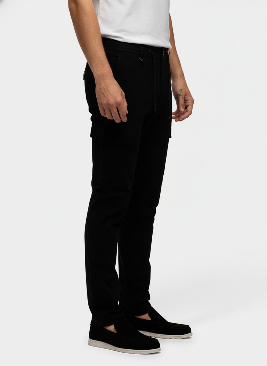 Cargo Broek Black "Borge" - Flexx, model zijaanzicht De Heerenkamer Utrecht