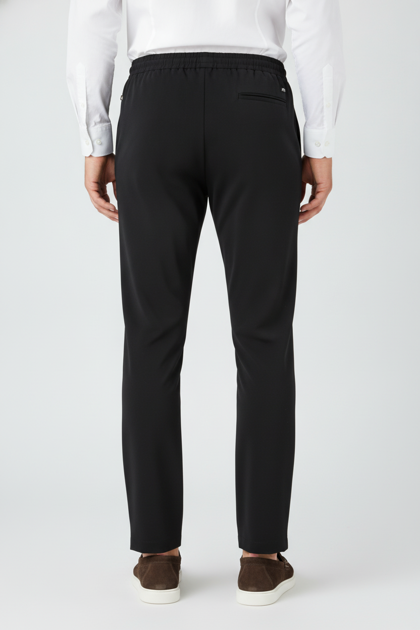 Chino Broek Black "Oliver" - Flexx, model achteraanzicht De Heerenkamer Utrecht