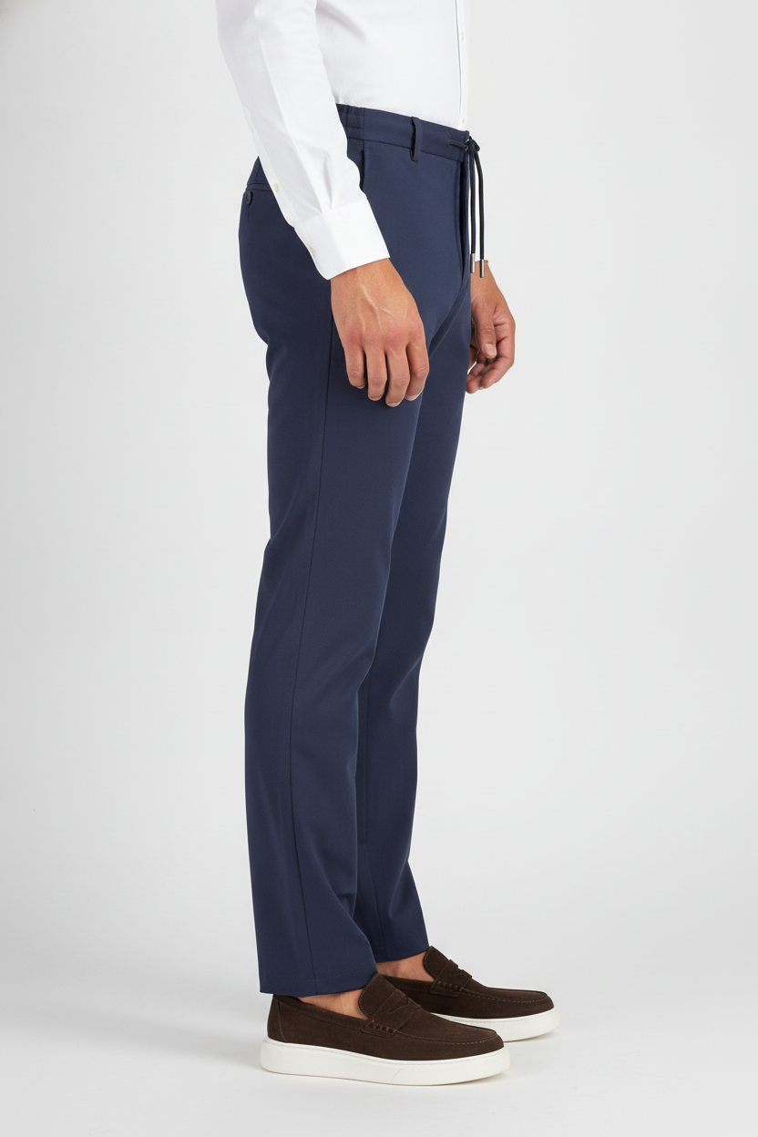 Chino Broek Navy "Carson" "Irma" - Flexx, model zijaanzicht De Heerenkamer Utrecht