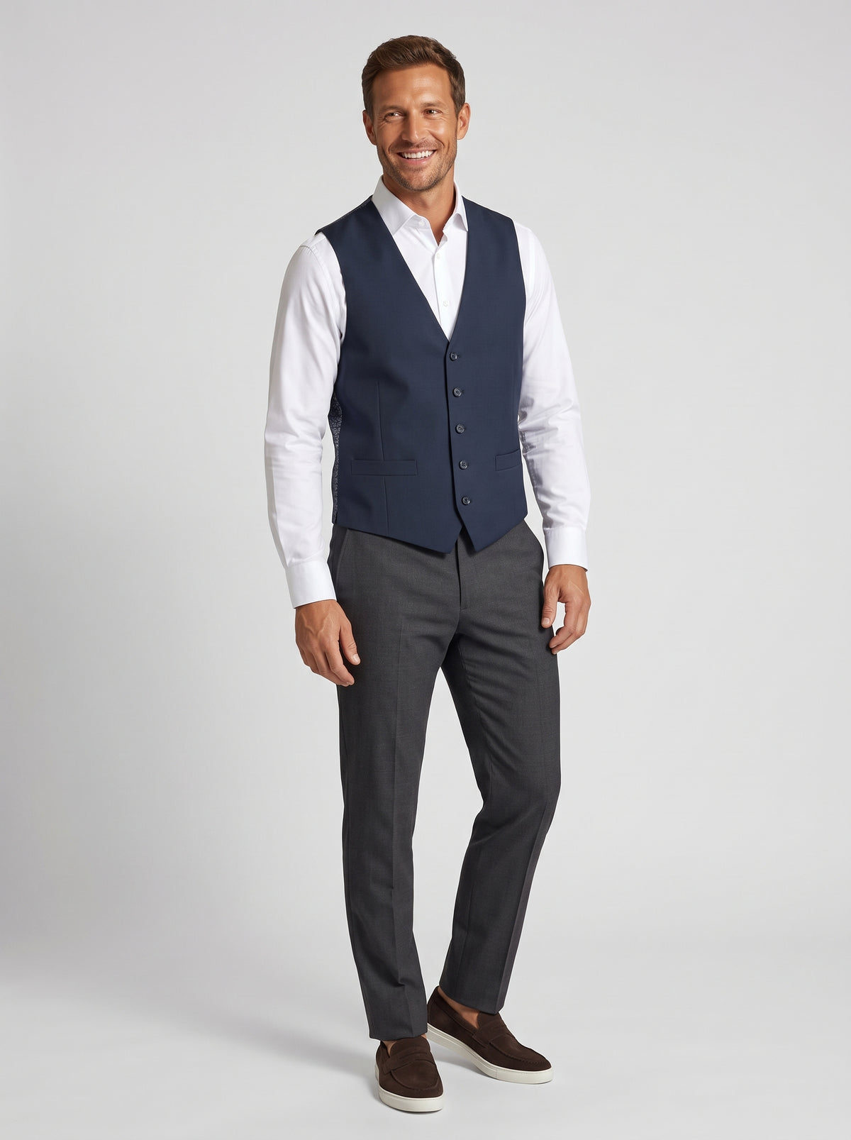 Gilet Navy Donkerblauw Mix and Match - Mister Steven, model driekwart aanzicht De Heerenkamer Utrecht