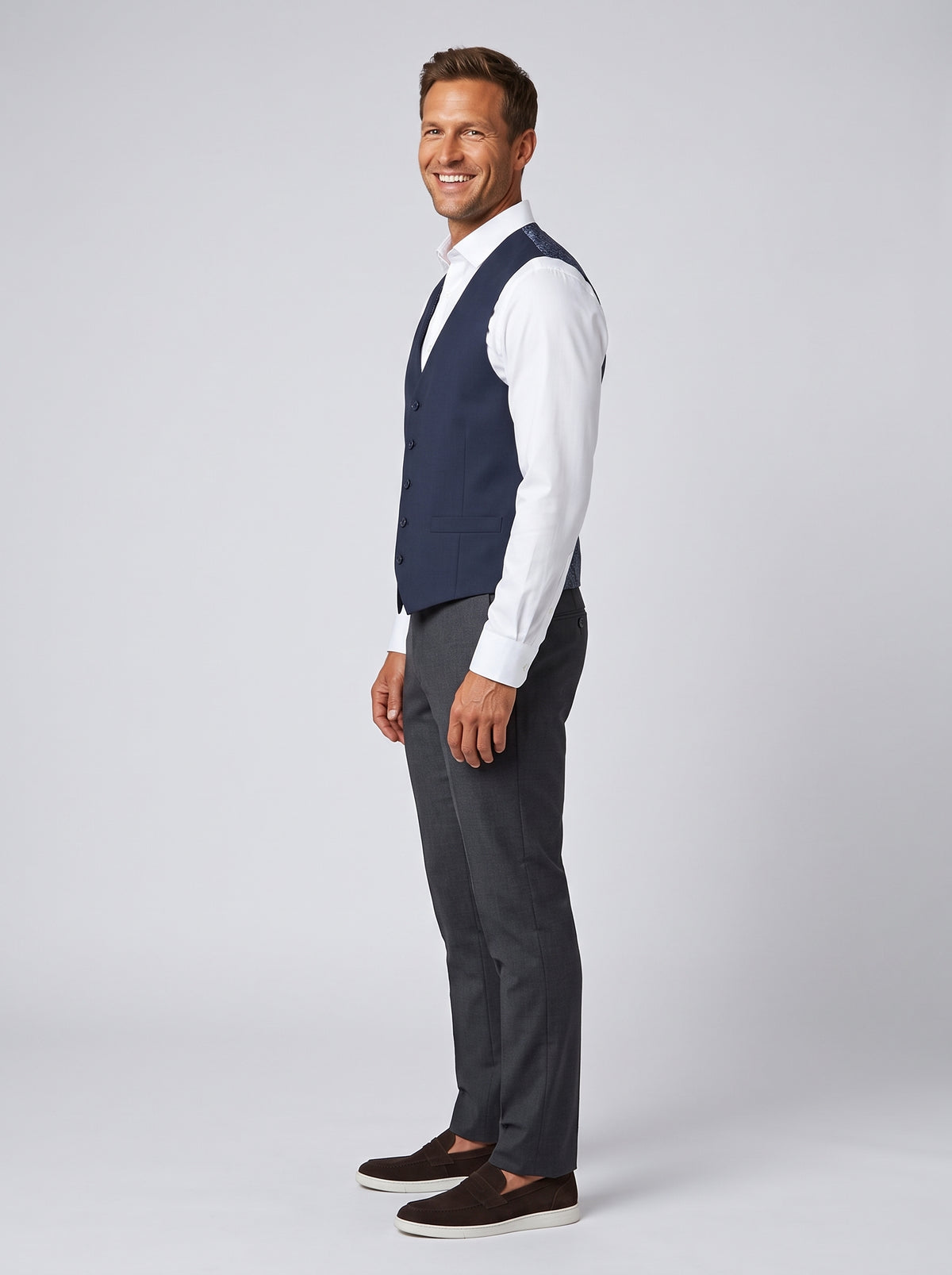 Gilet Navy Donkerblauw Mix and Match - Mister Steven, model zijaanzicht De Heerenkamer Utrecht