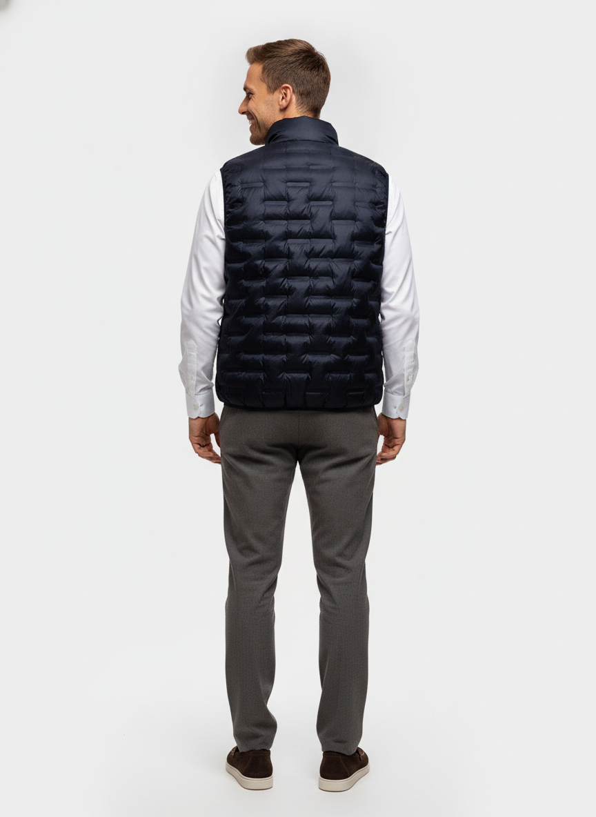 Bodywarmer Dark Navy "Folke" - Flexx, model achteraanzicht De Heerenkamer Utrecht