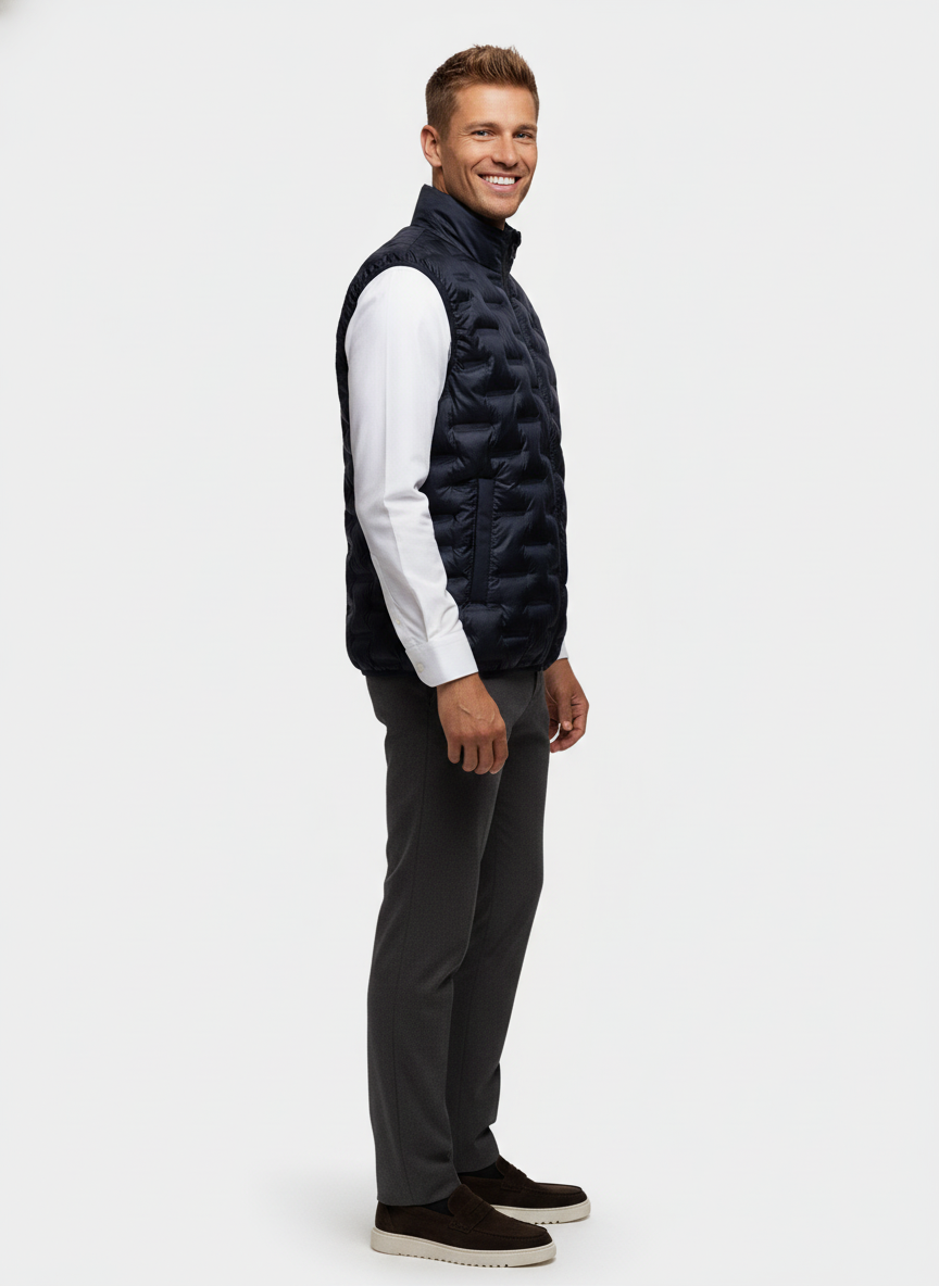 Bodywarmer Dark Navy "Folke" - Flexx, model zijaanzicht De Heerenkamer Utrecht