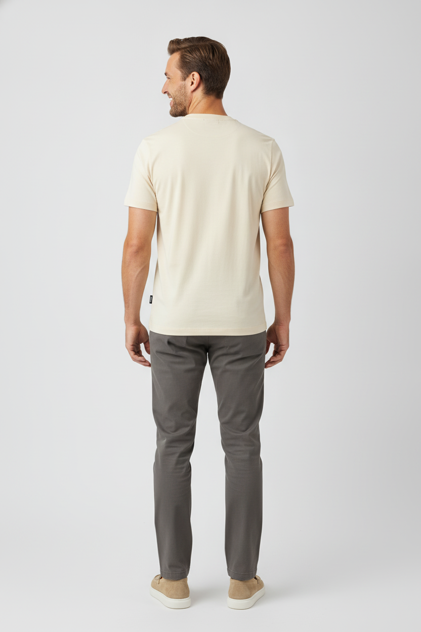 T-shirt Cream "Kare" - Flexx, model achteraanzicht De Heerenkamer Utrecht