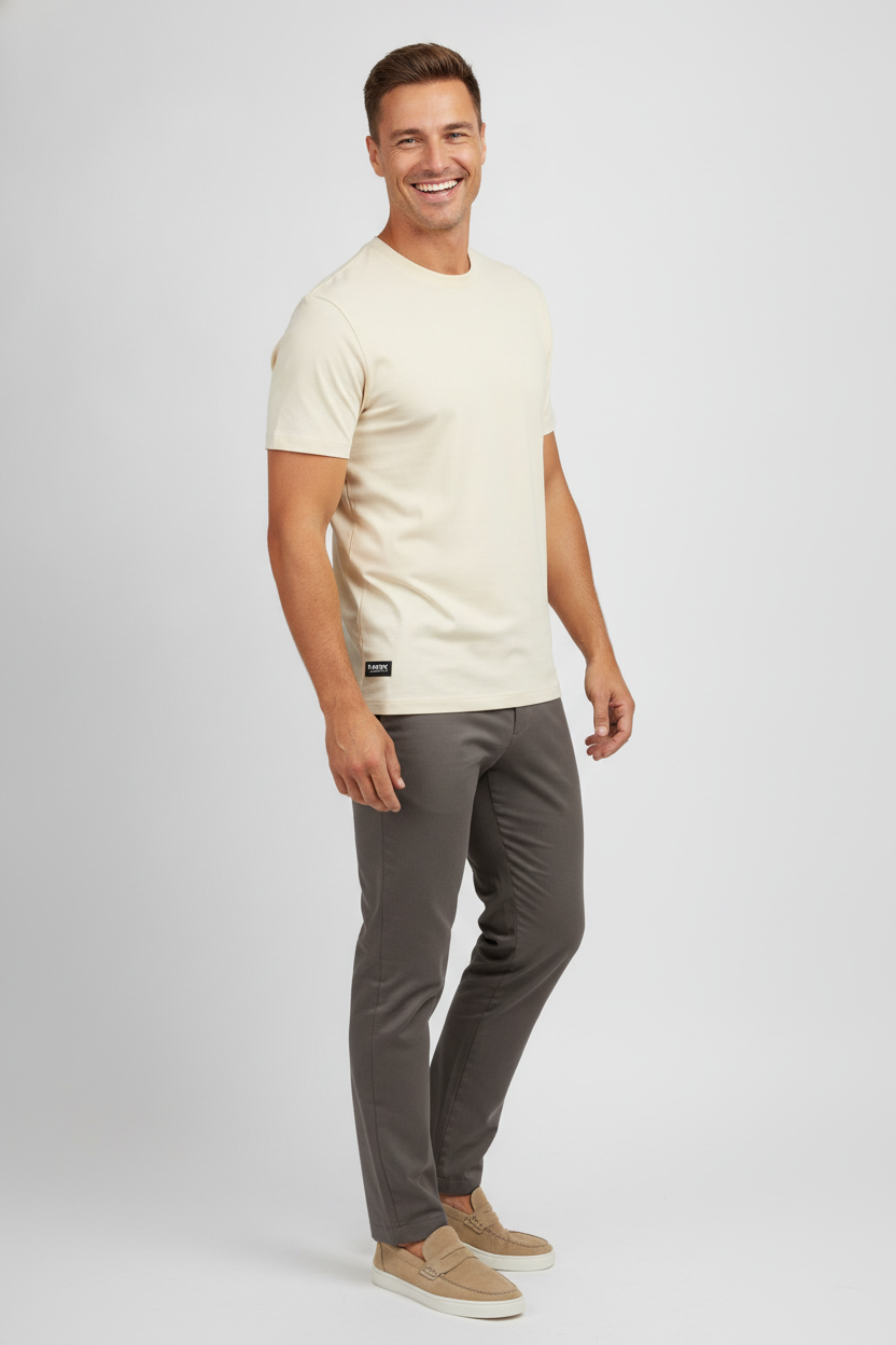 T-shirt Cream "Kare" - Flexx, model driekwart aanzicht De Heerenkamer Utrecht