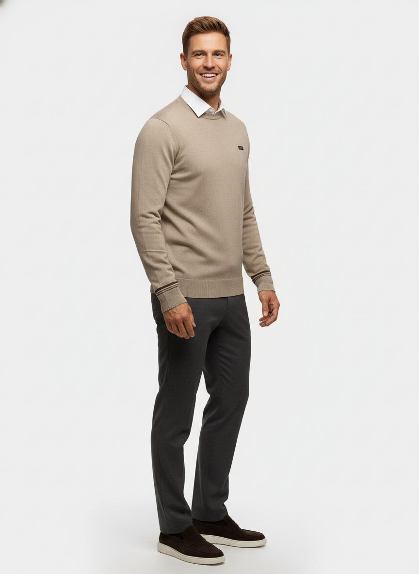 Trui Sand-Dark Brown Col "Eero" - Flexx, model driekwart aanzicht De Heerenkamer Utrecht