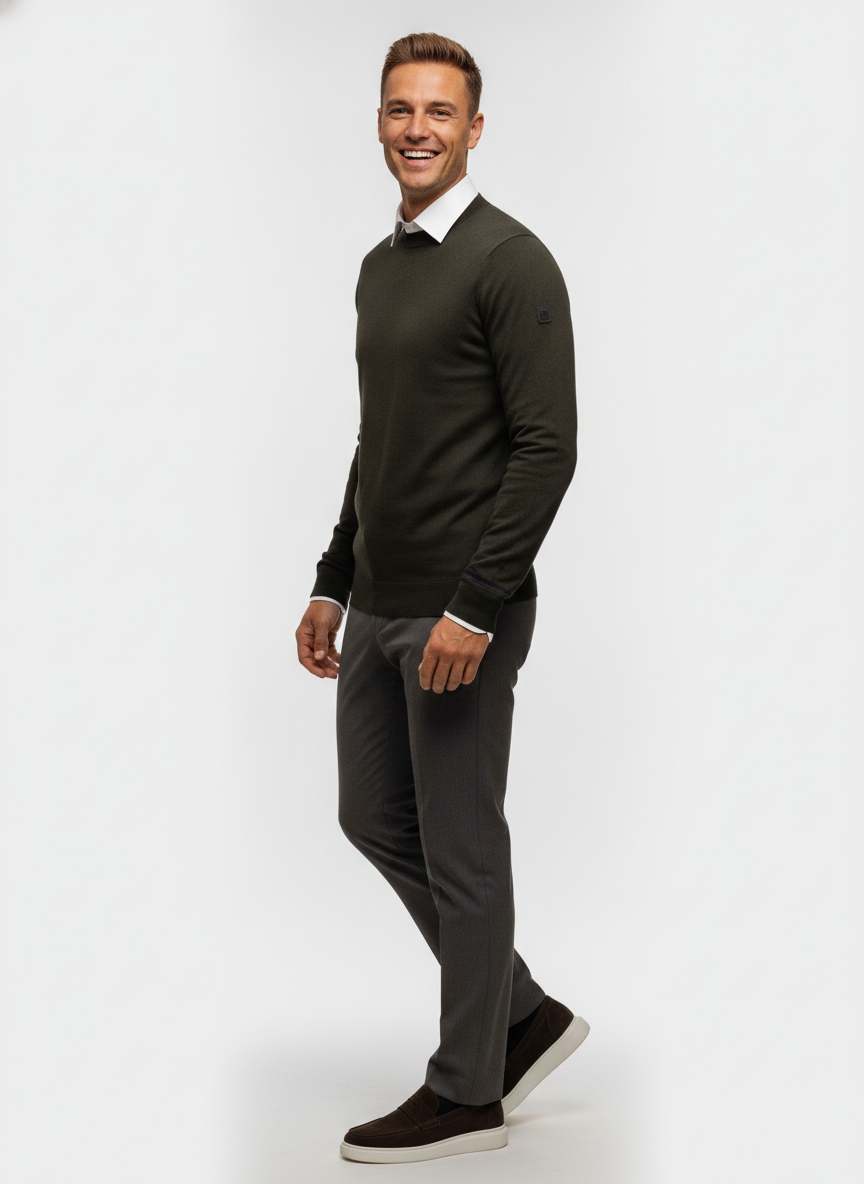 Trui Dark Green-Dark Navy Col "Eero" - Flexx, model driekwart aanzicht De Heerenkamer Utrecht