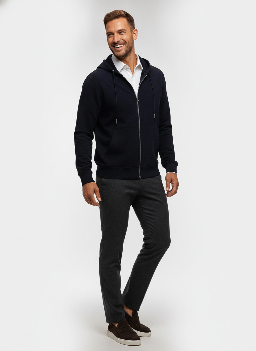 Hoodie Dark Navy "Thane" - Flexx, model driekwart aanzicht De Heerenkamer Utrecht