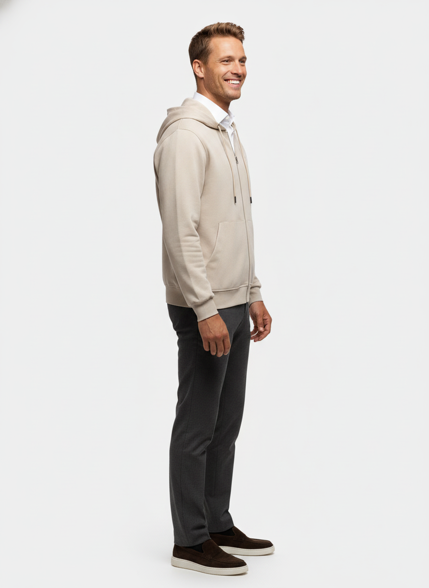 Hoodie Sand "Thane" - Flexx, model zijaanzicht De Heerenkamer Utrecht