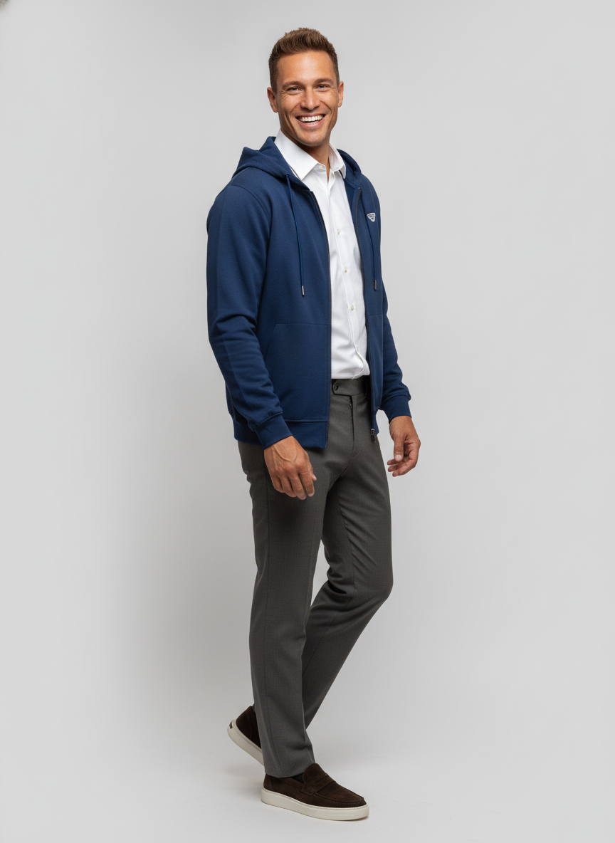 Hoodie Mid Blue "Thane" - Flexx, model driekwart aanzicht De Heerenkamer Utrecht