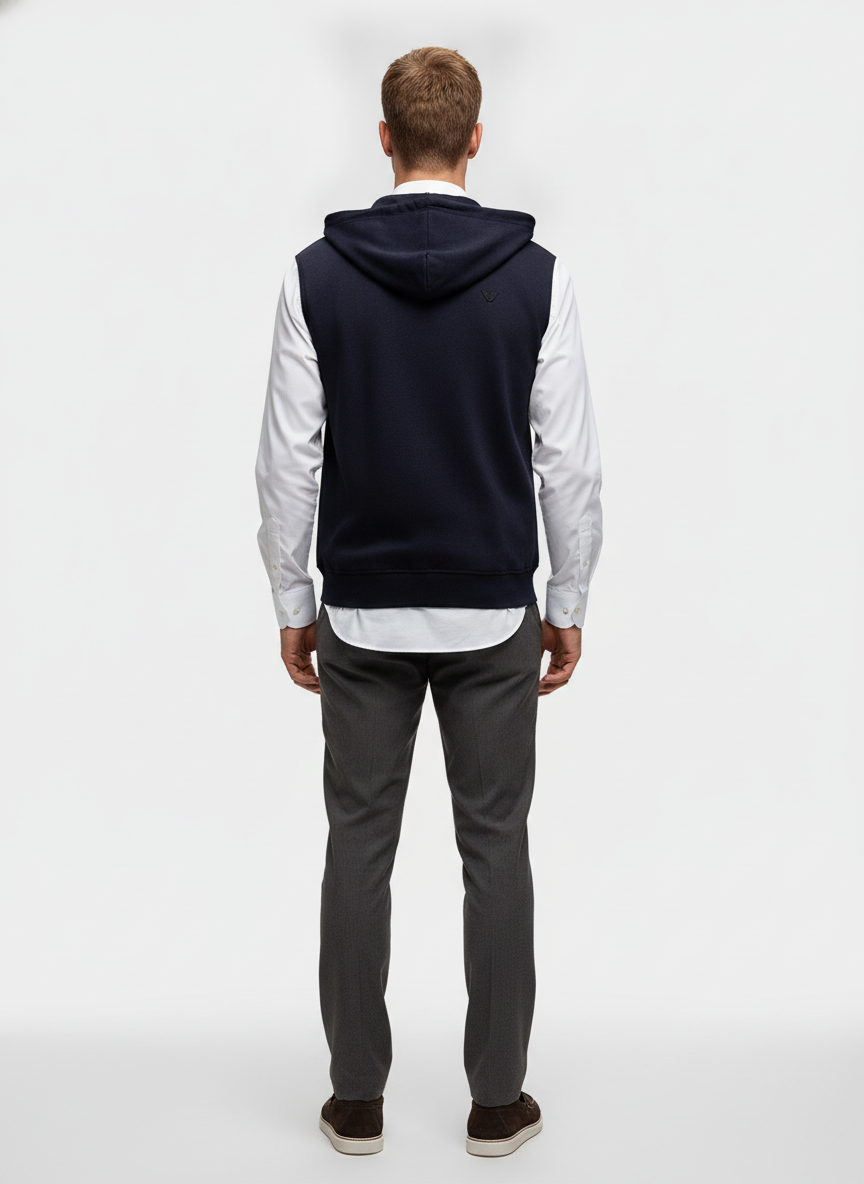 Hoodie Navy "Thane" - Flexx, model achteraanzicht De Heerenkamer Utrecht